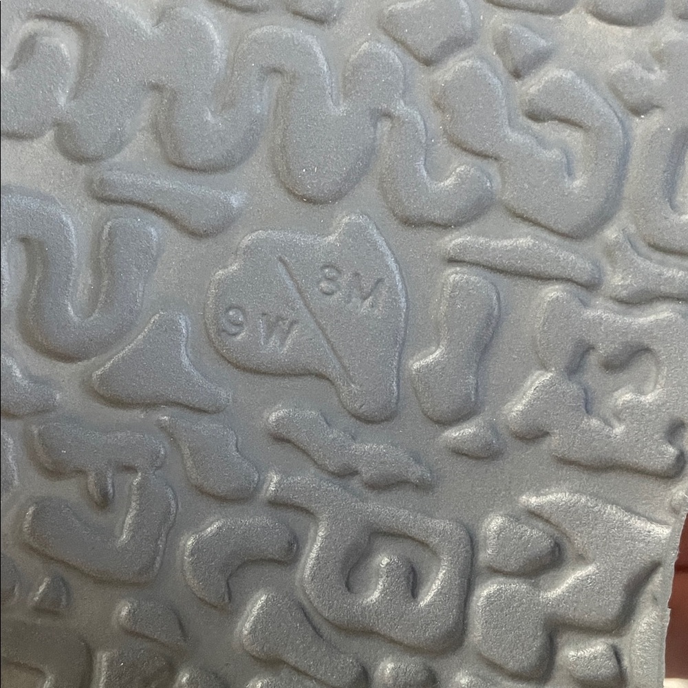 Nike Gray and Purple Flip Flops Celso - Picture 3 of 10